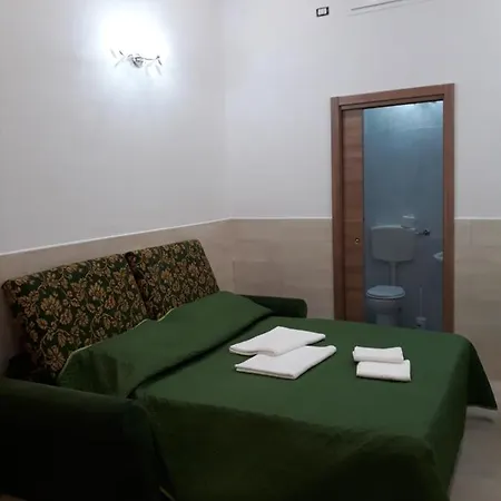 Da Katia,vicolo Carini, 37 *
